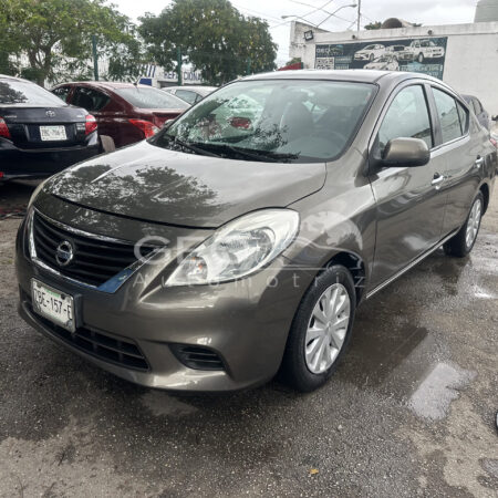 Versa 2012