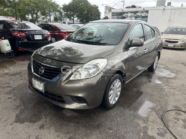 Versa 2012