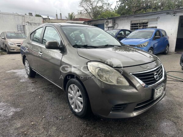 Versa 2012 - Image 2